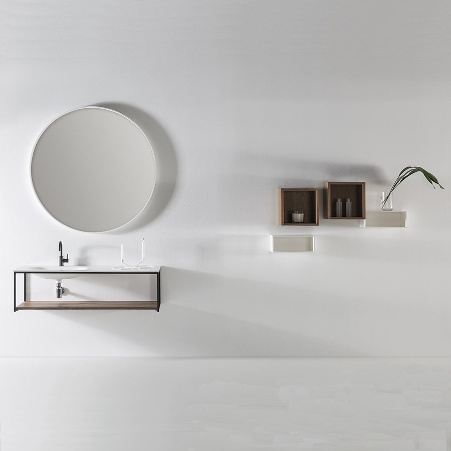 Baderomsmøbel i en slank design for det lille badet
