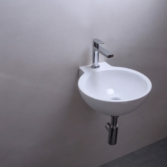 Ciclo wall Servant i porselen til vegg og blandebatteri.